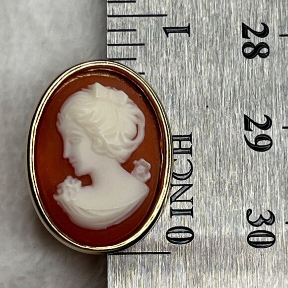 Giovanni Vintage Cameo Clip-On Earrings - Picture 3 of 6